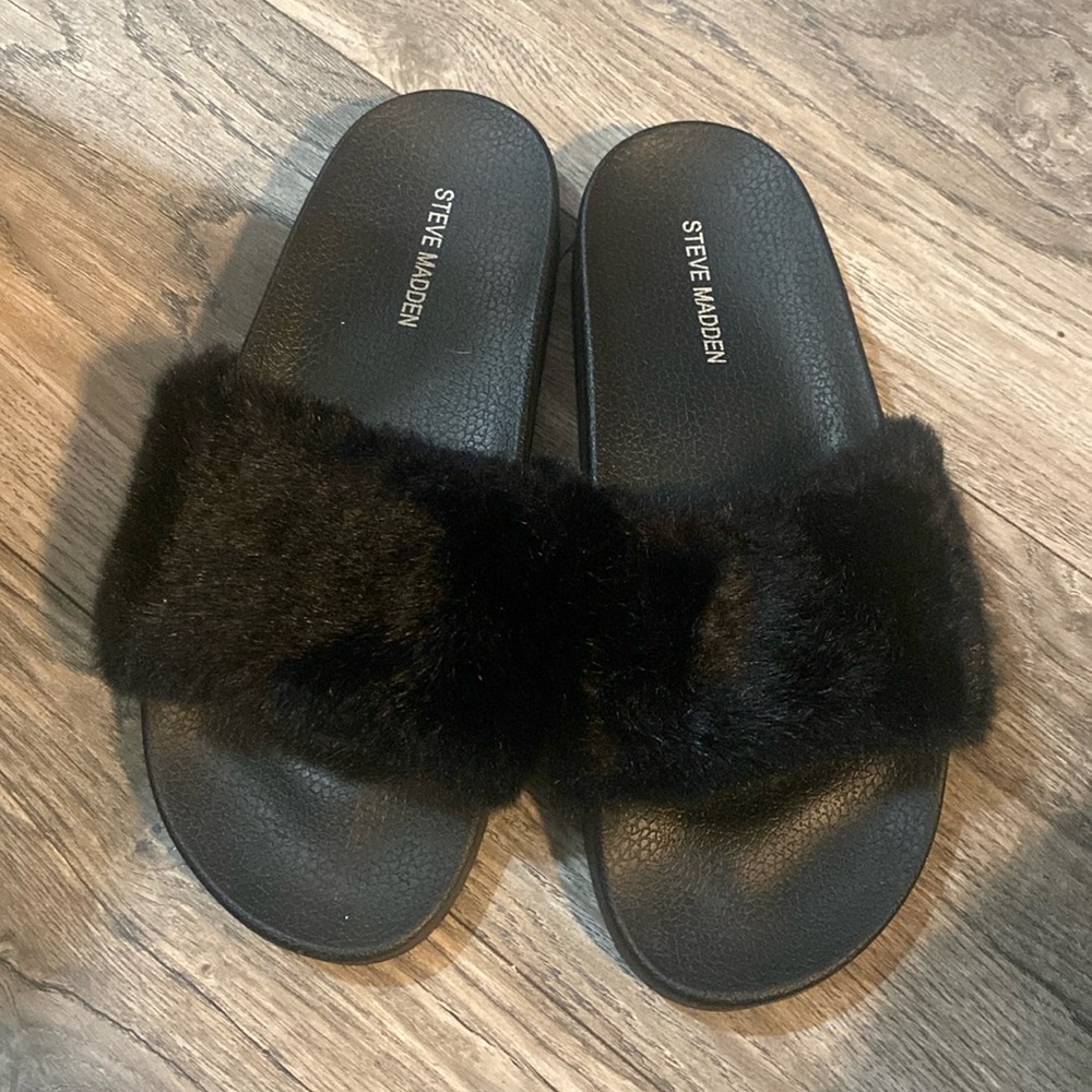 Steve Madden slides